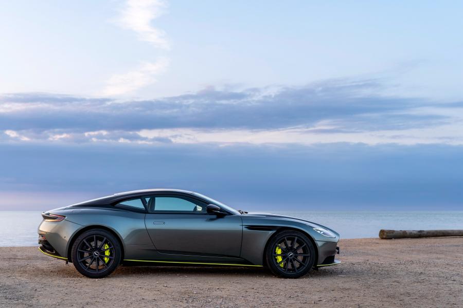  Aston Martin DB11 AMR Signature Edition 2018 года  (UK) (фото 18 из 40)